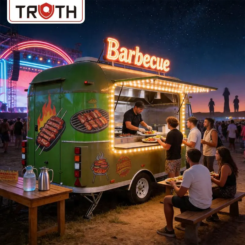 Camions de nourriture pour barbecue avec équipements de cuisine complets